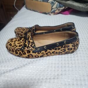 CLARKS EUC WOMEN'S SZ 8 W ARTISAN DUNBAR LEOPARD PRINT MOCCASIN FLAT SHOES